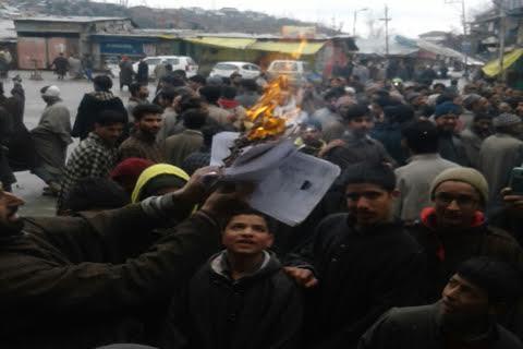Charar-e-shareef residents set ablaze their ration cards